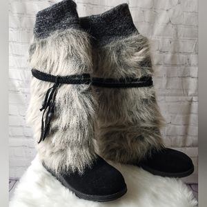 Mukluks Black and Faux Fur